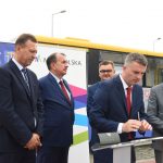 podpisanie umowy na rozwój transportu w gminie Wieliczka Artur Kozioł z Wojciech Kozak